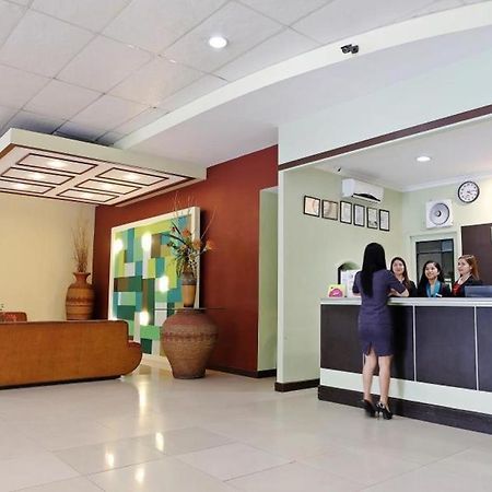 Holiday Spa Hotel Cebu Buitenkant foto