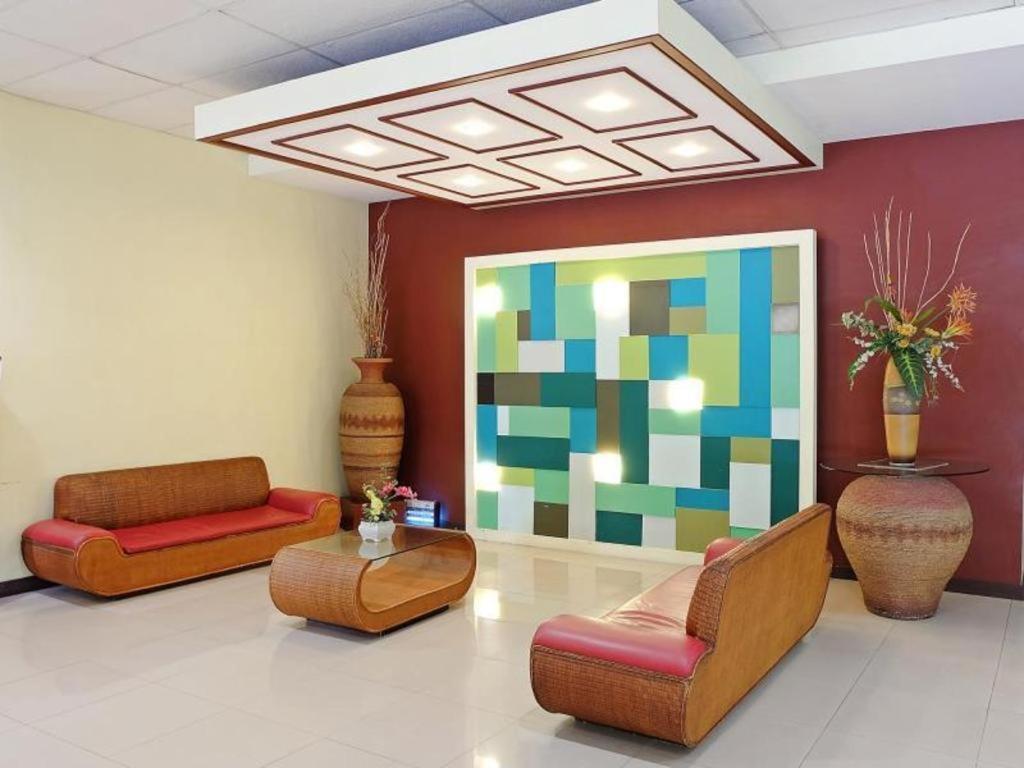 Holiday Spa Hotel Cebu Buitenkant foto