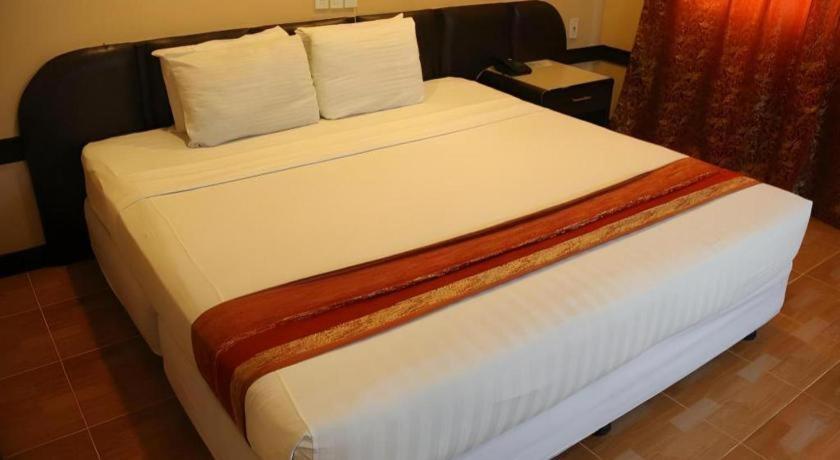 Holiday Spa Hotel Cebu Buitenkant foto