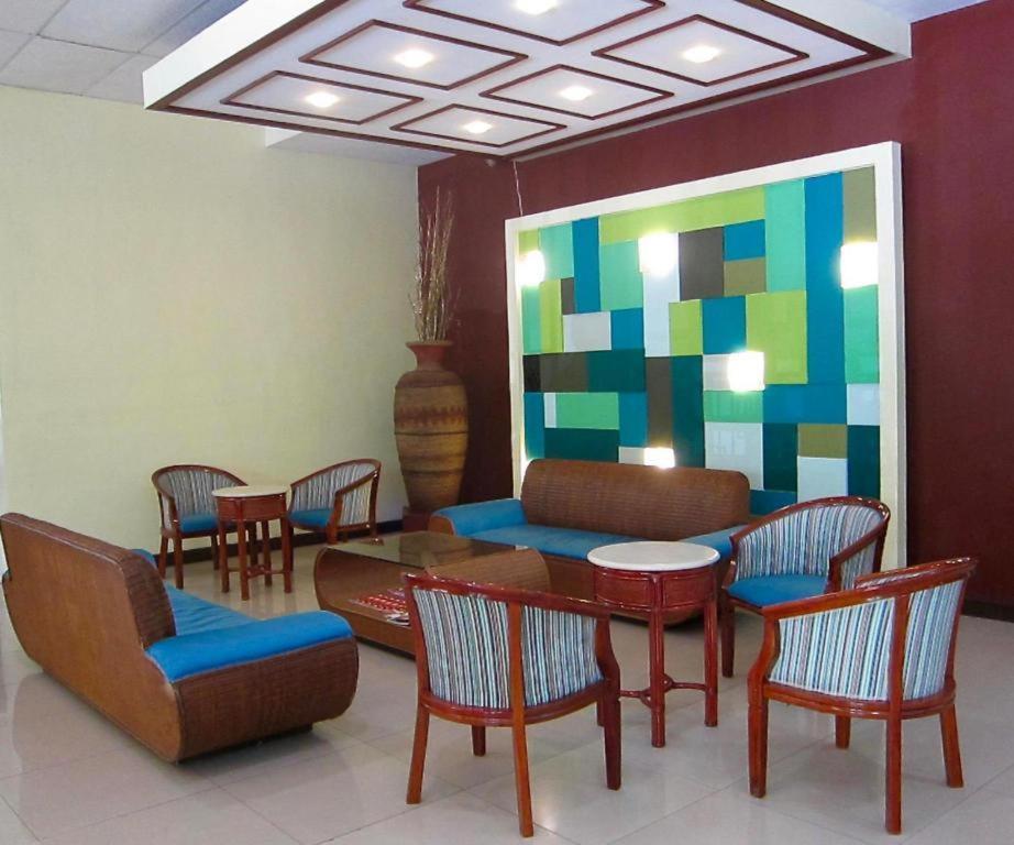 Holiday Spa Hotel Cebu Buitenkant foto