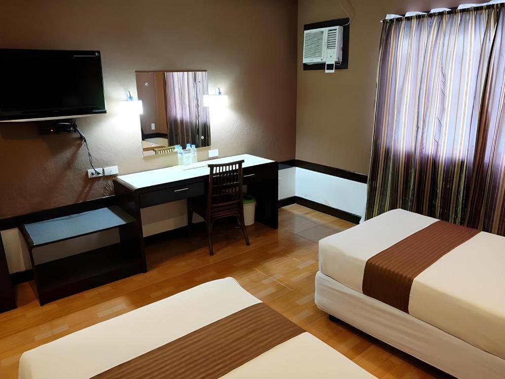 Holiday Spa Hotel Cebu Buitenkant foto