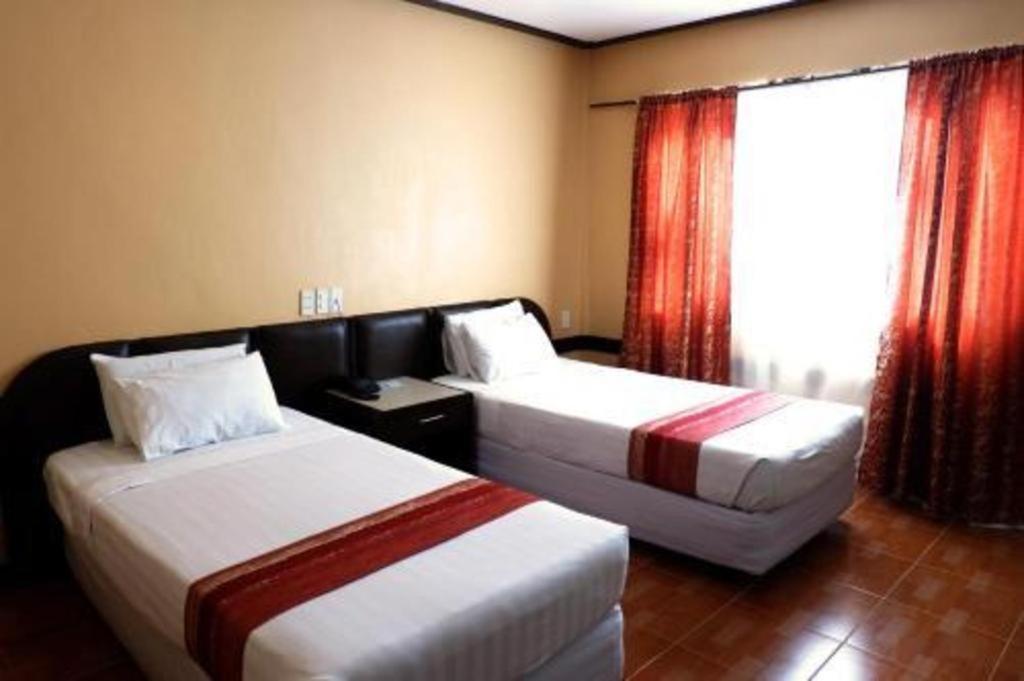 Holiday Spa Hotel Cebu Buitenkant foto