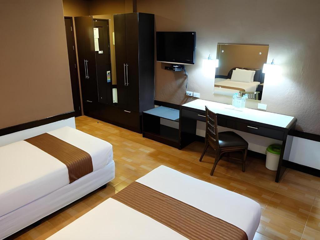 Holiday Spa Hotel Cebu Buitenkant foto