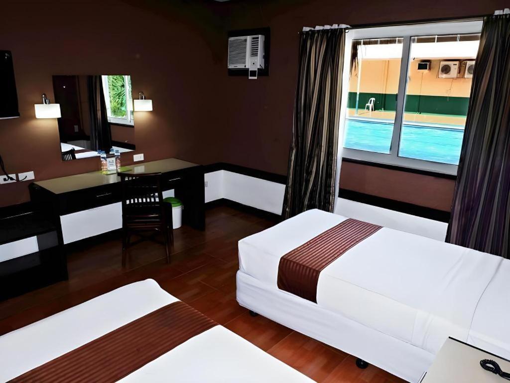 Holiday Spa Hotel Cebu Buitenkant foto
