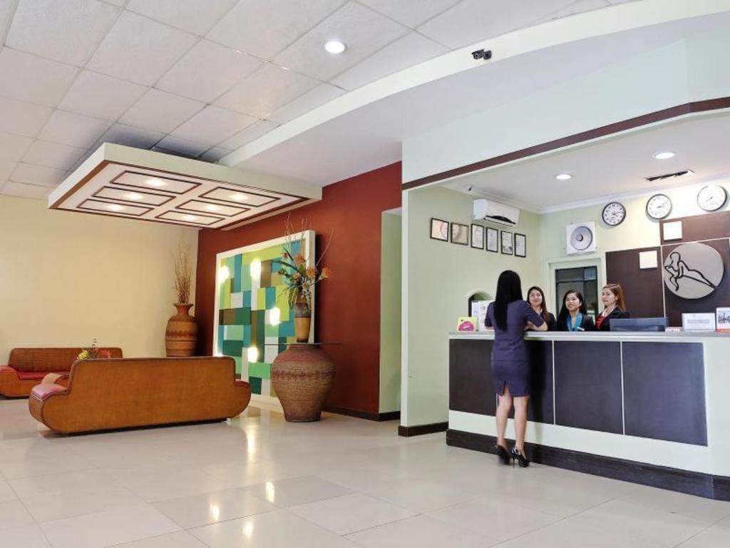 Holiday Spa Hotel Cebu Buitenkant foto