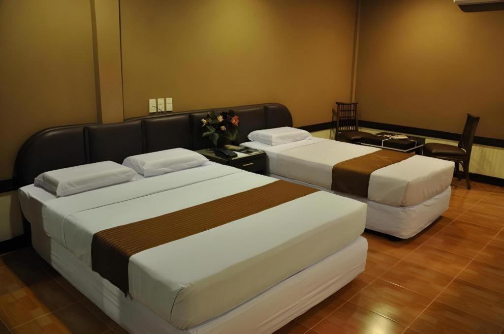 Holiday Spa Hotel Cebu Buitenkant foto