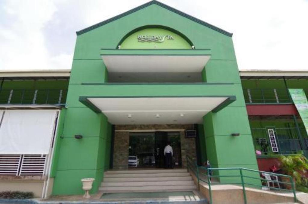 Holiday Spa Hotel Cebu Buitenkant foto