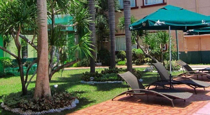 Holiday Spa Hotel Cebu Buitenkant foto