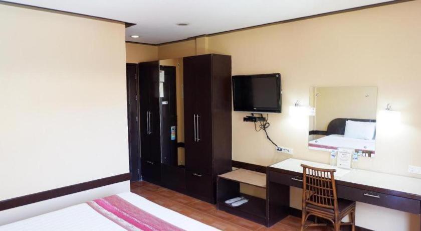 Holiday Spa Hotel Cebu Buitenkant foto