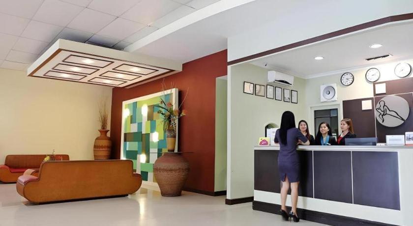 Holiday Spa Hotel Cebu Buitenkant foto
